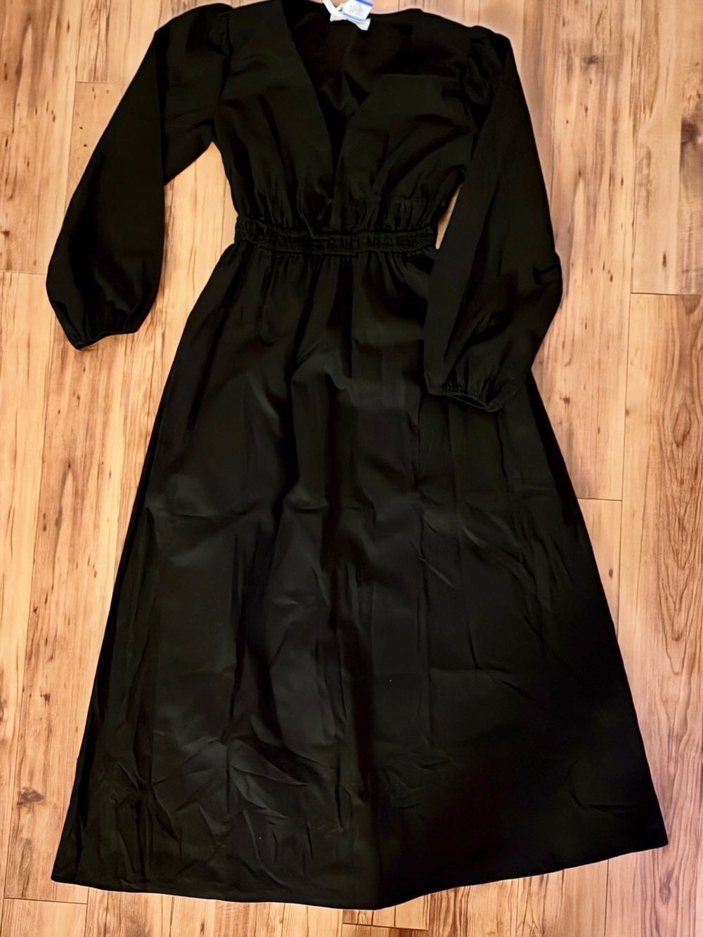 Petal & Pup Black Long Sleeve V-Neck Maxi Dress | Size: Medium